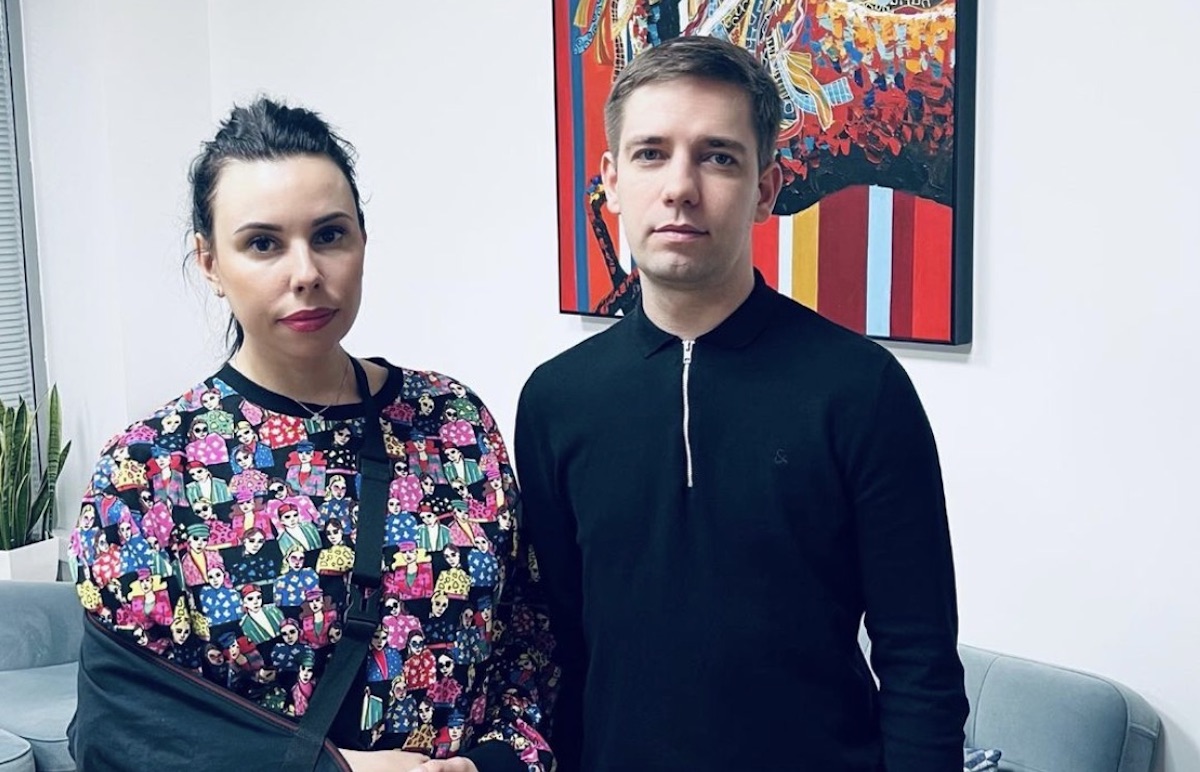 Избитая сыном Турлыханова юрист Димитриевич поиронизировала над поддержавшим экс-бойца тренером
