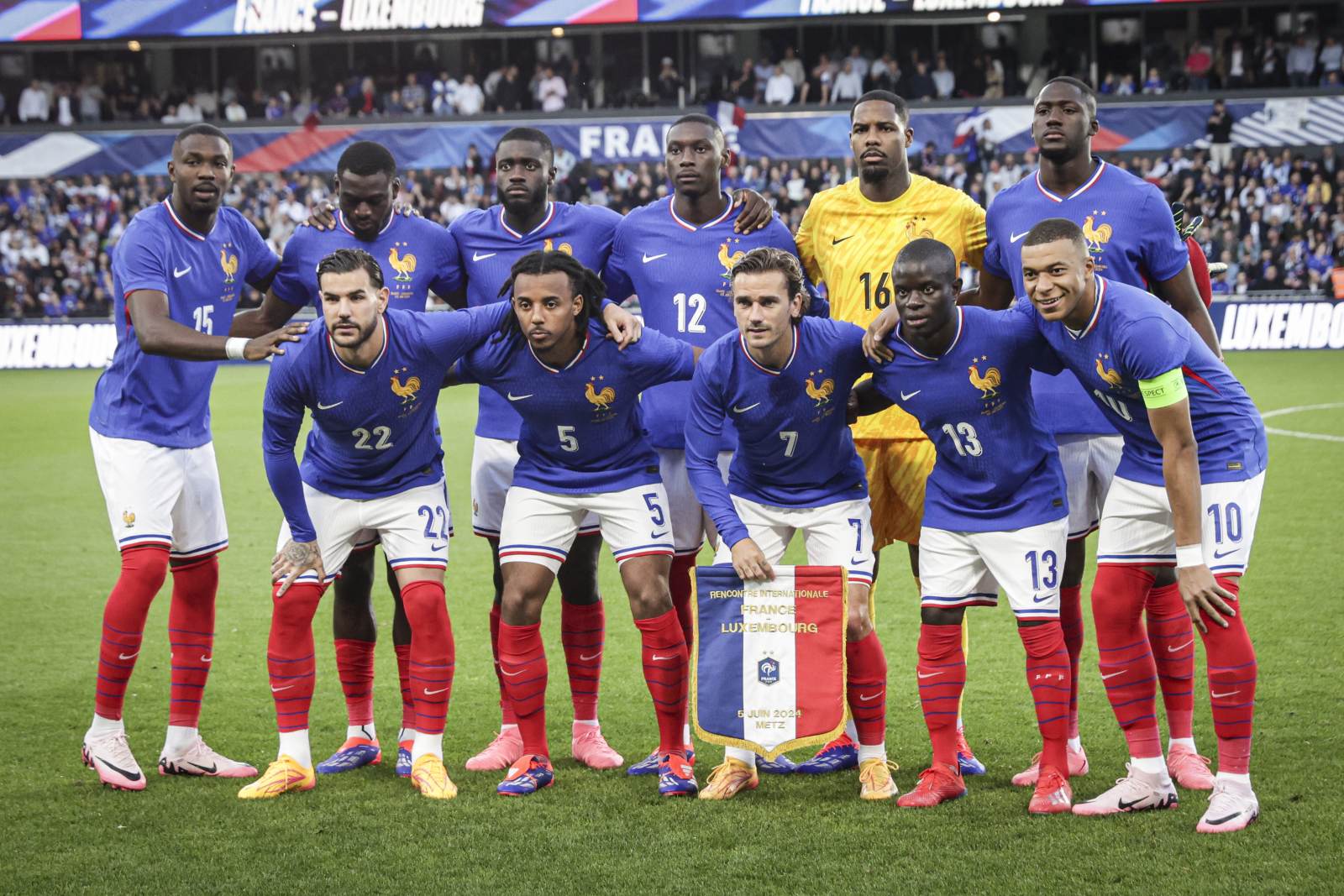 У игроков сборной Франции начались судороги и головные боли в Германии перед Евро-2024