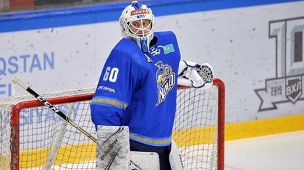Казахстанский хоккеист Денис Каратаев может перейти в клуб из Узбекистана