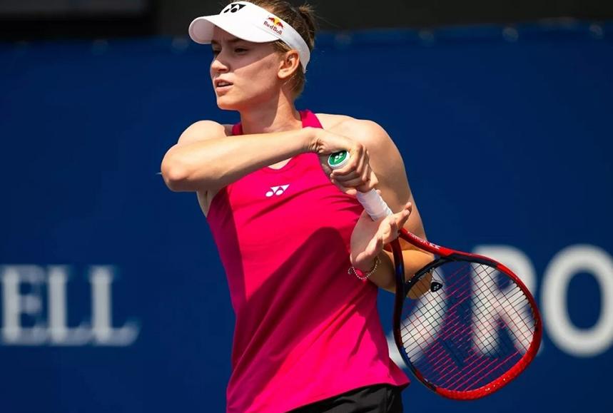 Теннисистка Елена Рыбакина снялась с турнира в США из-за травмы плеча