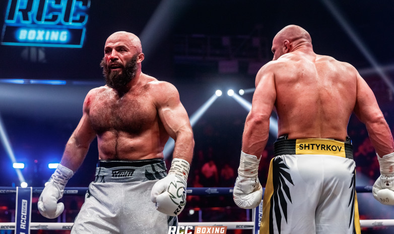 Исмаилов победил Штыркова решением судей на турнире RCC Boxing