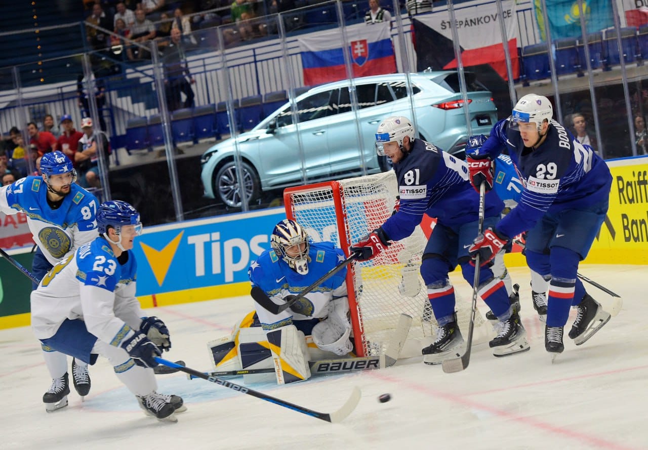 Максим Мухаметов о победном старте на ЧМ по хоккею: мы не дрогнули и не отходили от своей игры
