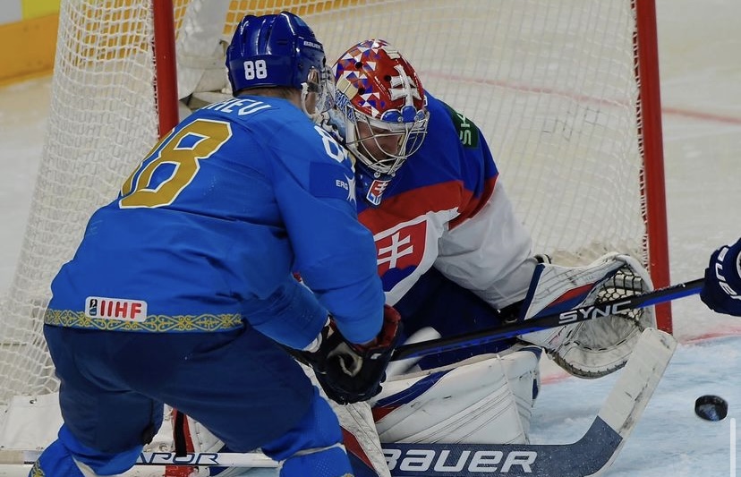 Евгений Рымарев стал самым результативным игроком сборной Казахстана на чемпионате мира по хоккею