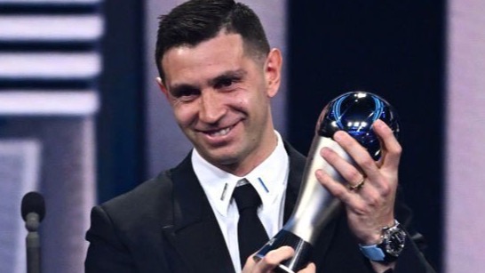 Эмилиано Мартинес признан лучшим вратарем 2022 года по версии ФИФА
