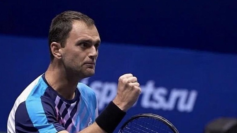 Казахстанский теннисист Недовесов вышел в четвертьфинал турнира в Испании