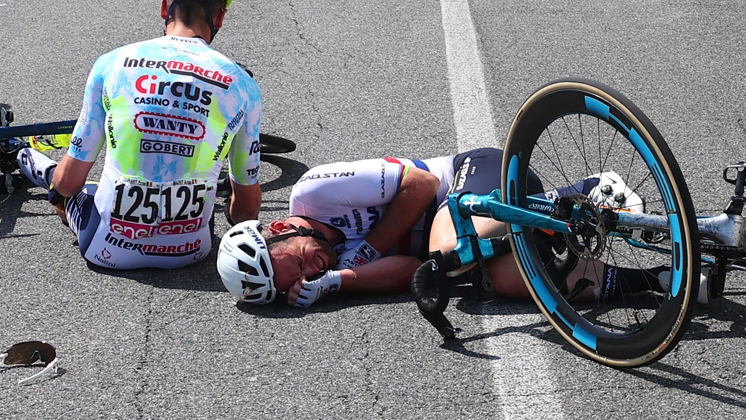 Лидер велокоманды «Астана» Марк Кавендиш упал на 6-м этапе «Джиро д'Италия»