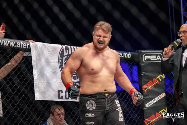Романов победил Иванова единогласным решением судей на турнире UFC Vegas 76