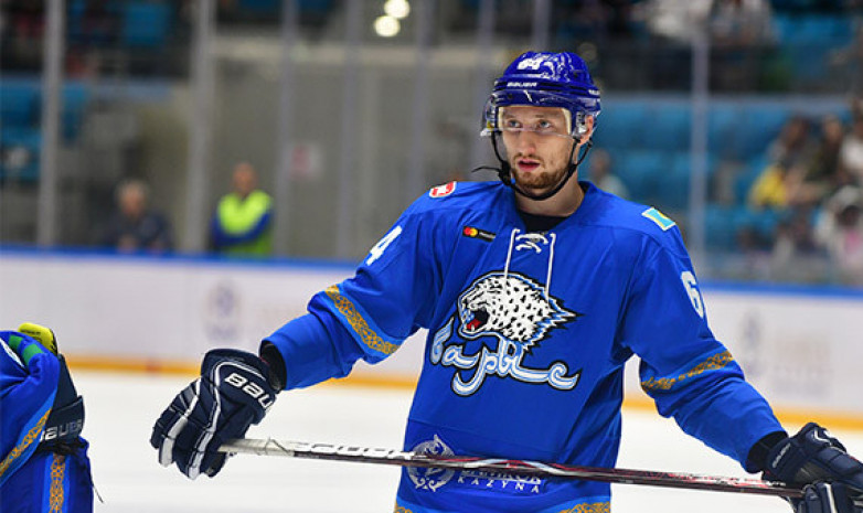 Нападающий сборной Казахстана по хоккею Аркадий Шестаков рассказал о неожиданной встрече с фанатами