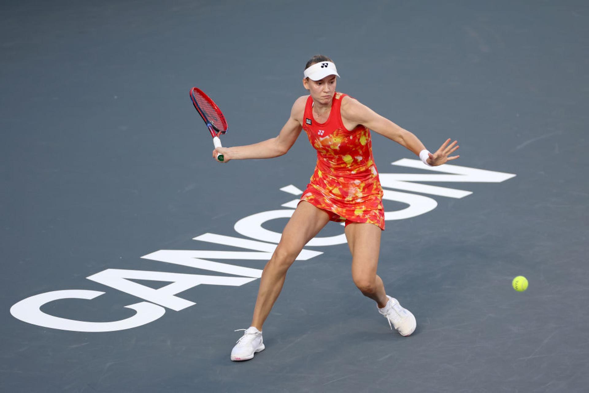 Рыбакина впервые в истории выиграла матч на итоговом турнире WTA