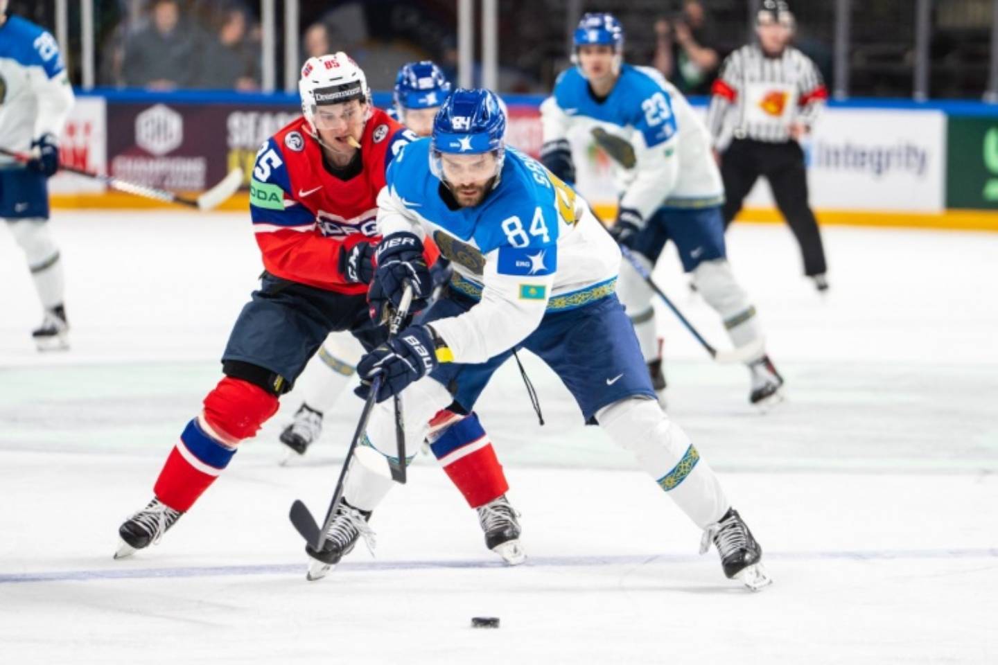 Казахстан огласил состав на матч со Швейцарией на ЧМ-2023 по хоккею