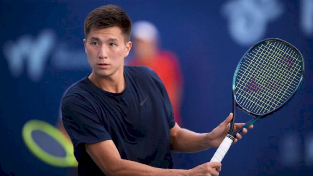 Теннисист Бейбит Жукаев вышел в 1/4 финала турнира в США