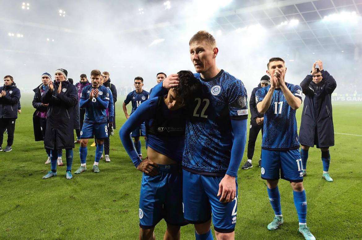 Сборная Казахстана опустилась на две строчки в рейтинге ФИФА