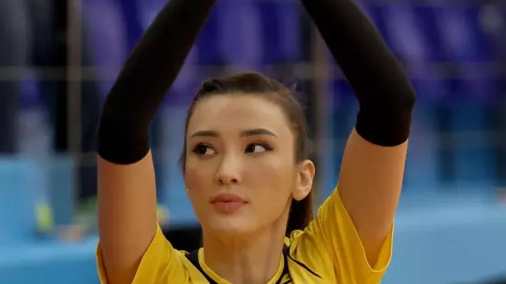 Волейболистка Сабина Алтынбекова пригрозила подписчику уголовным наказанием