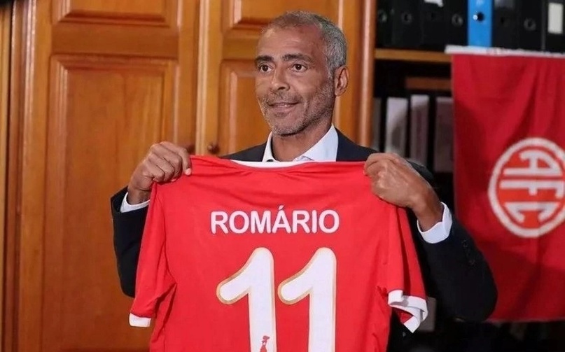 Ромарио возобновил карьеру в 58 лет и стал играющим-президентом