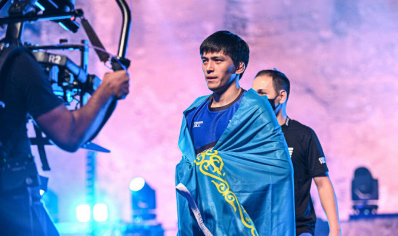 Азат Максум стал вторым за неделю казахстанцем в UFC