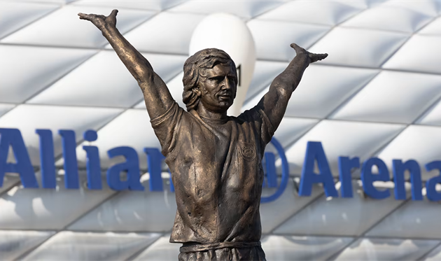 «Бавария» установила перед стадионом памятник Герду Мюллеру