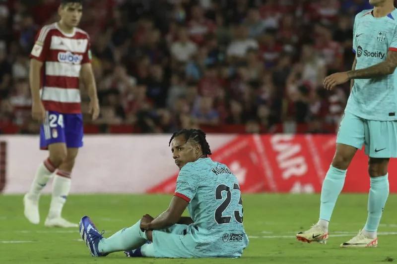 Защитник «Барселоны» Кунде получил травму левого колена