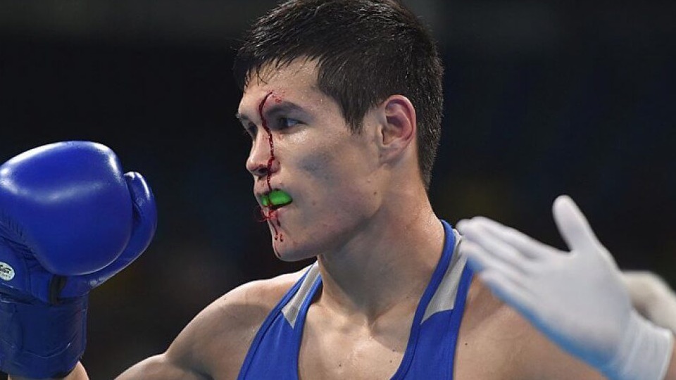 Казахстанский боксер Данияр Елеусинов продолжает тренироваться у наставника Жанибека Алимханулы