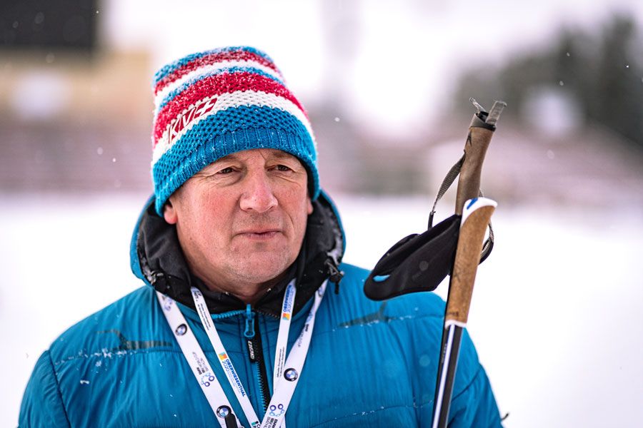 «Я должен отчитываться за работу других?» Тренер российских биатлонистов – о недоверии Логинова, отставании от лыжников и феномене Большунова