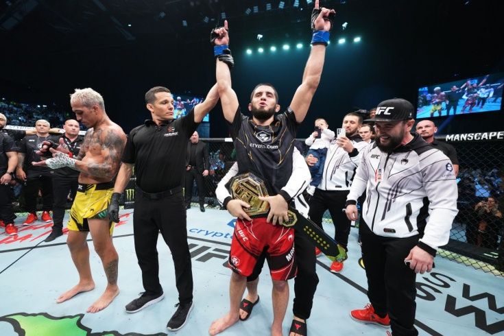 Махачев задушил Оливейру и стал новым чемпионом UFC в легком весе!
