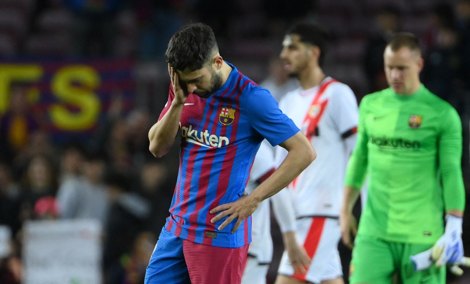 «Барселона» потерпела историческое поражение и приблизила досрочное чемпионство «Реала»