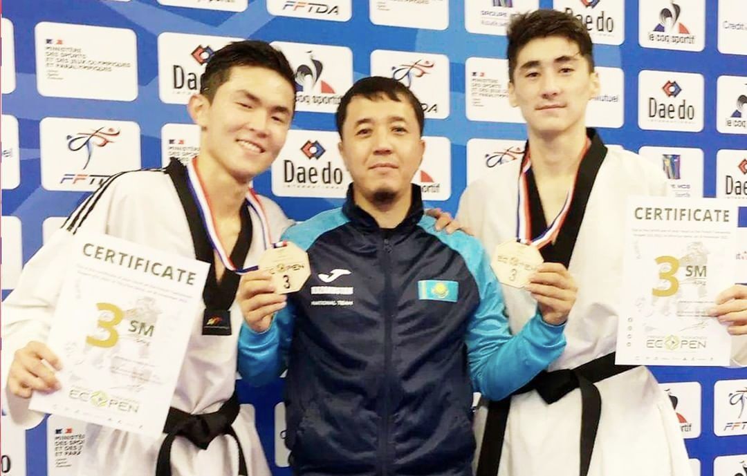 Казахстанские таеквондисты завоевали две медали на турнире в Париже