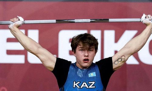 Казахстан завоевал первую медаль ЧМ-2022 по тяжелой атлетике