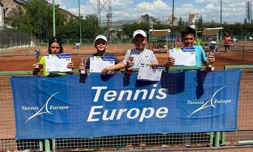 Казахстанские теннисисты вышли в финал европейских турниров