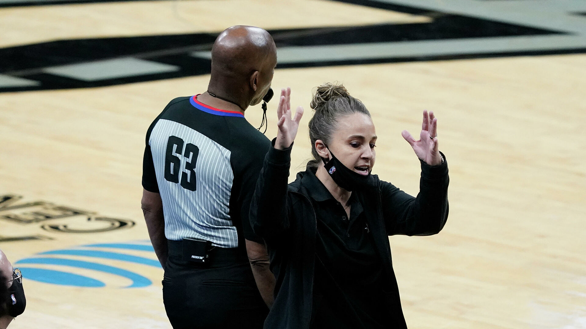 В НБА главным тренером команды впервые стала женщина. У нее есть российское гражданство