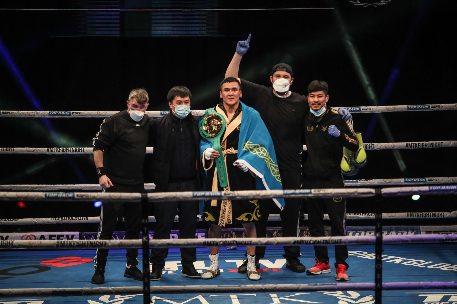 Турсынбай Кулахмет проведет защиту титула WBC. Кто претендует на пояс казахского боксера?