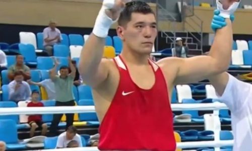 Олимпийский чемпион по боксу из Казахстана в кровавой зарубе вырвал «золото»