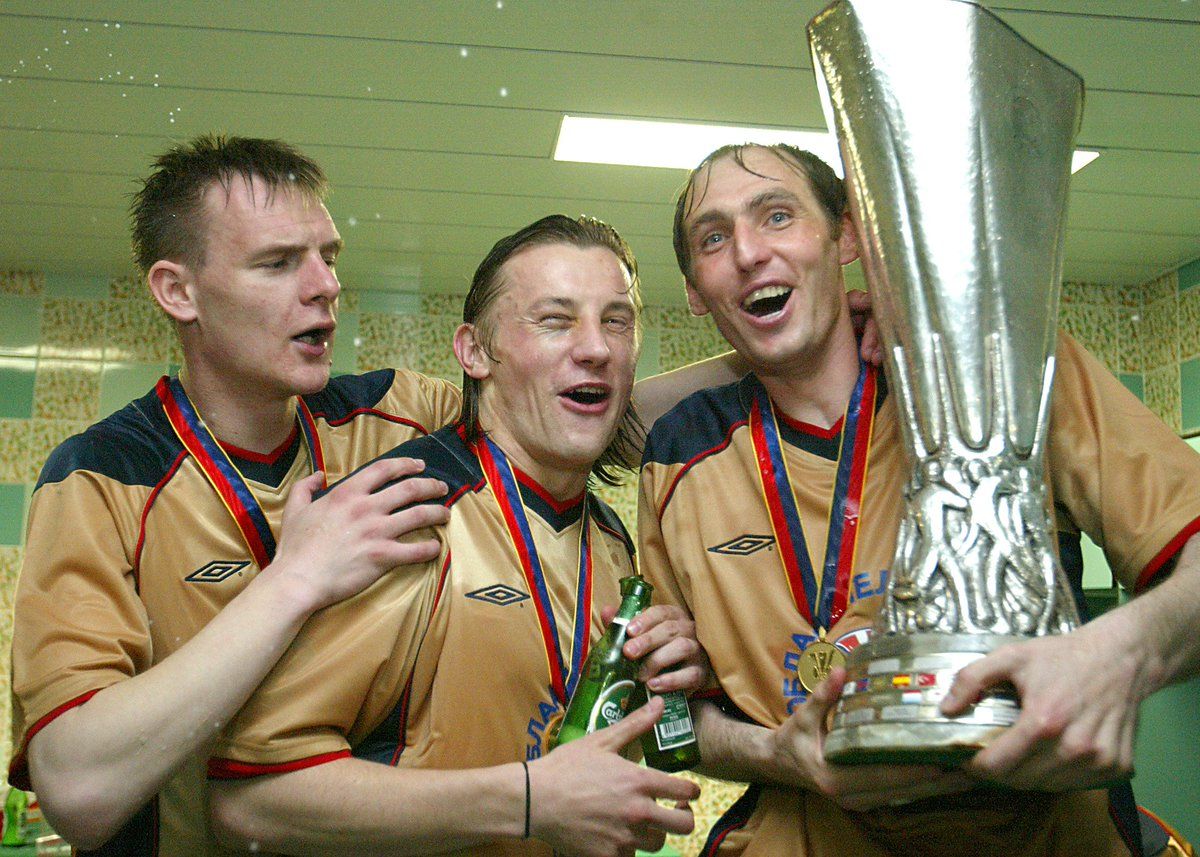 Красич, Олич и Рахимич с Кубком УЕФА
