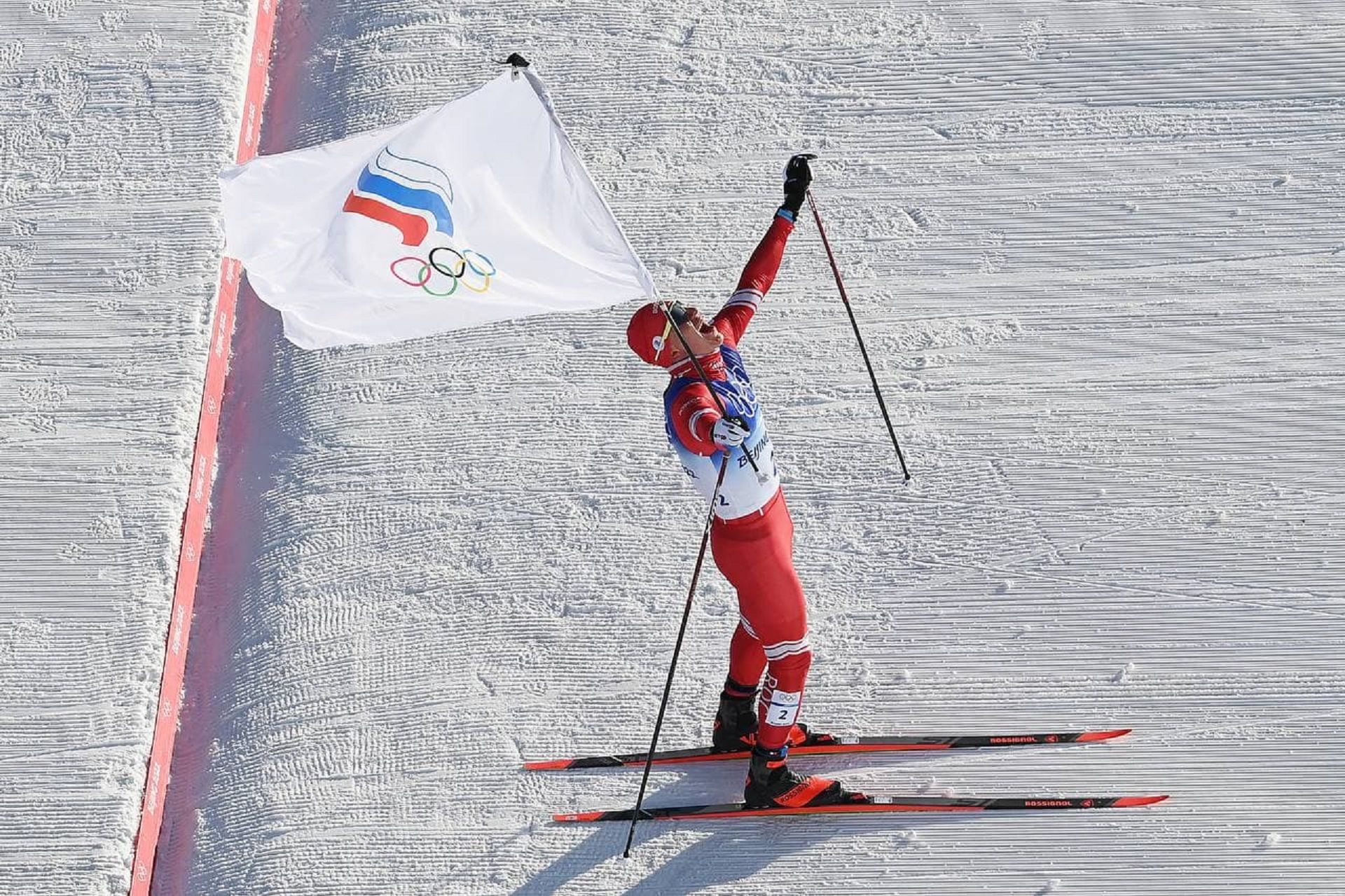 Александр Большунов на финише скиатлона