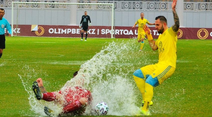 На поле стадиона в Туркестане невозможно было играть в футбол