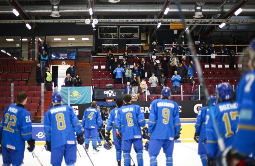 Сборная Казахстана проиграла Канаде на юношеском ЧМ по хоккею